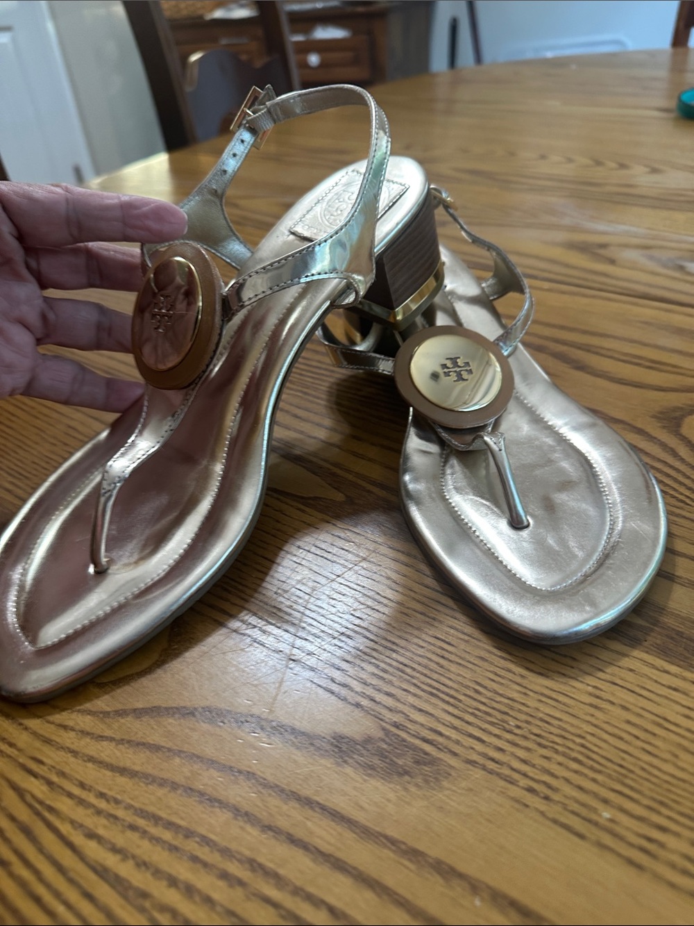 Tory Burch gold  T-Strap Sandals with Logo Medallion. (Shoe 22)